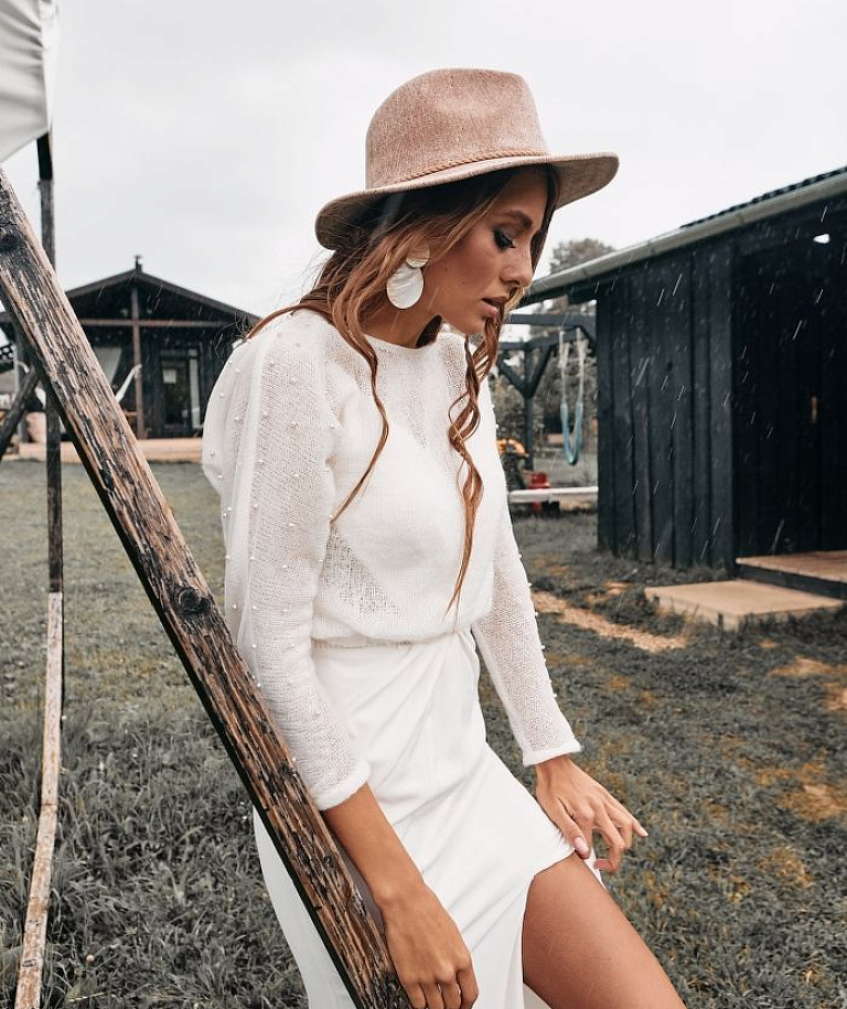 Шерстяной свитер с жемчугом