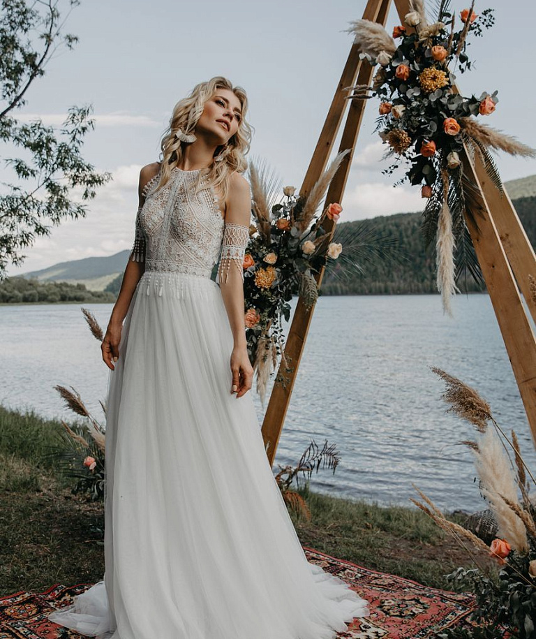 Нежное свадебное платье с кружевным верхом