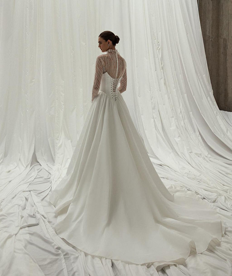 Атласное свадебное платье принцесса с болеро