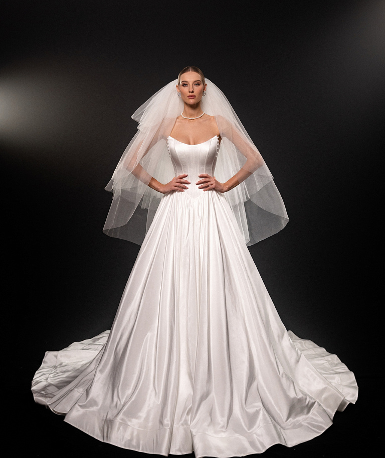 Атласное свадебное платье принцесса