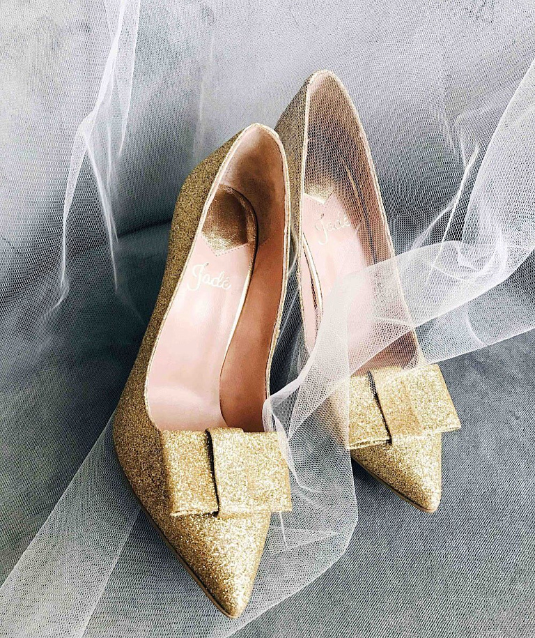 Золотые свадебные туфли