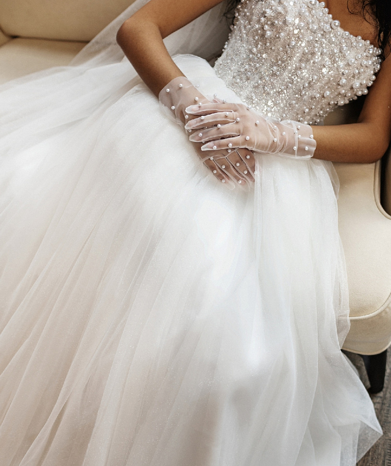 Короткие перчатки с жемчугом