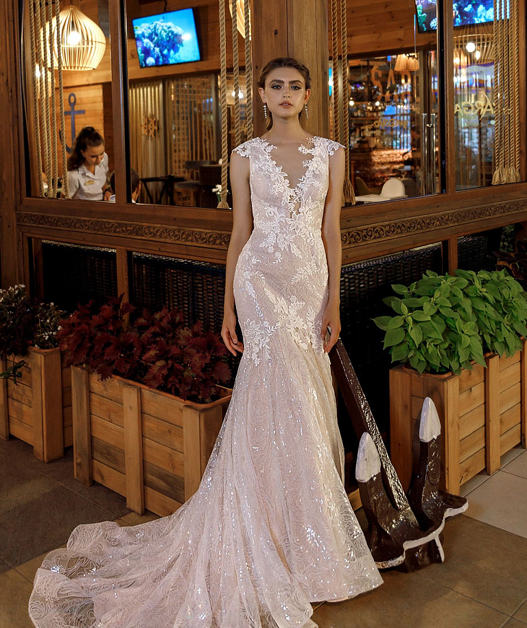 Свадебное платье рыбка с кружевной спиной