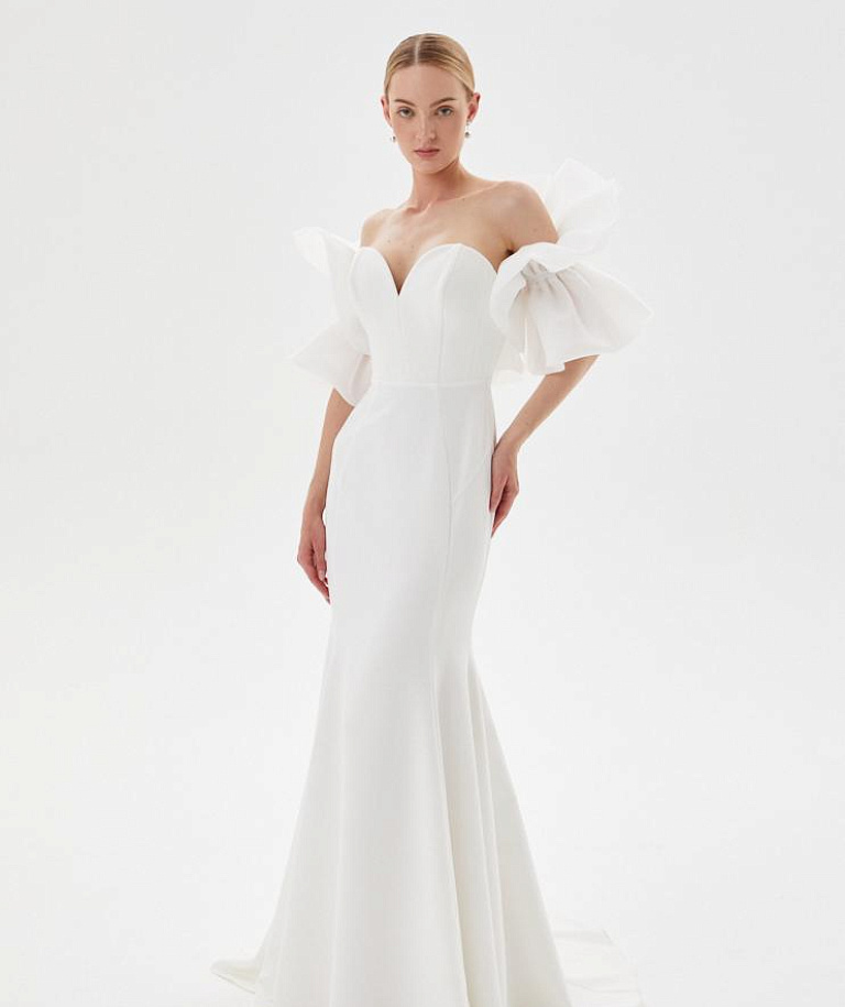 Белое свадебное платье с перелиной из органзы