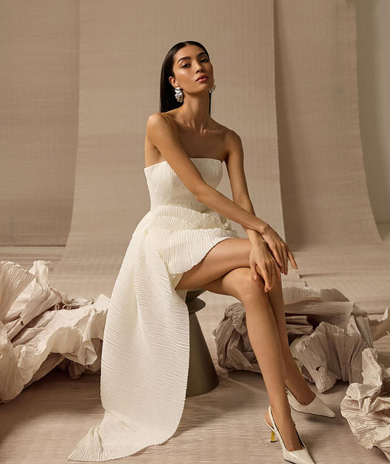 Свадебное платье мини из ткани плиссе