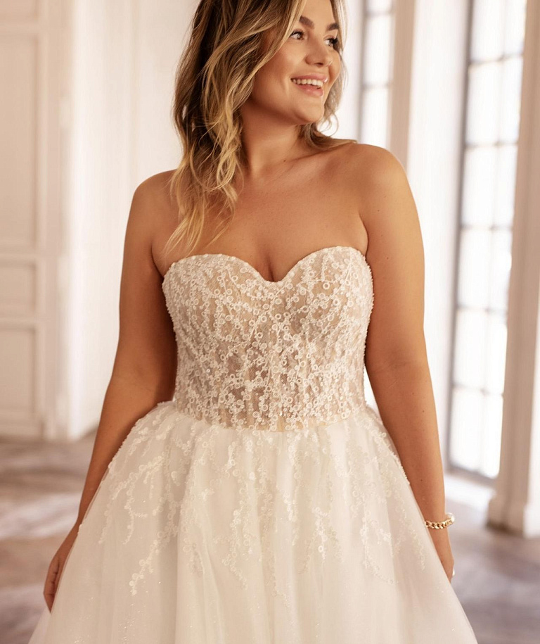 Свадебное платье бюстье большого размера