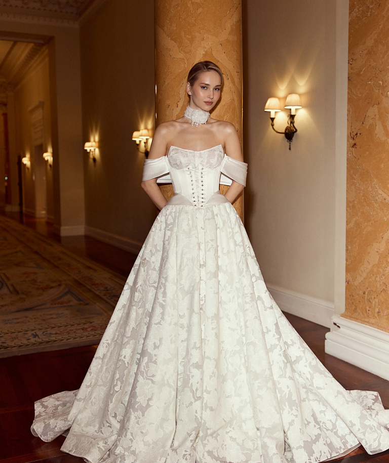 Роскошное свадебное платье из авторского кружева с атласным корсетом