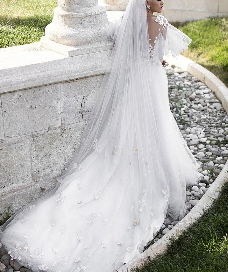 Свадебная фата с аппликациями по низу