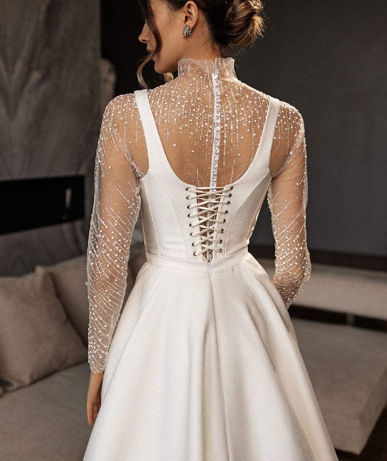 Элегантное свадебное платье из микадо