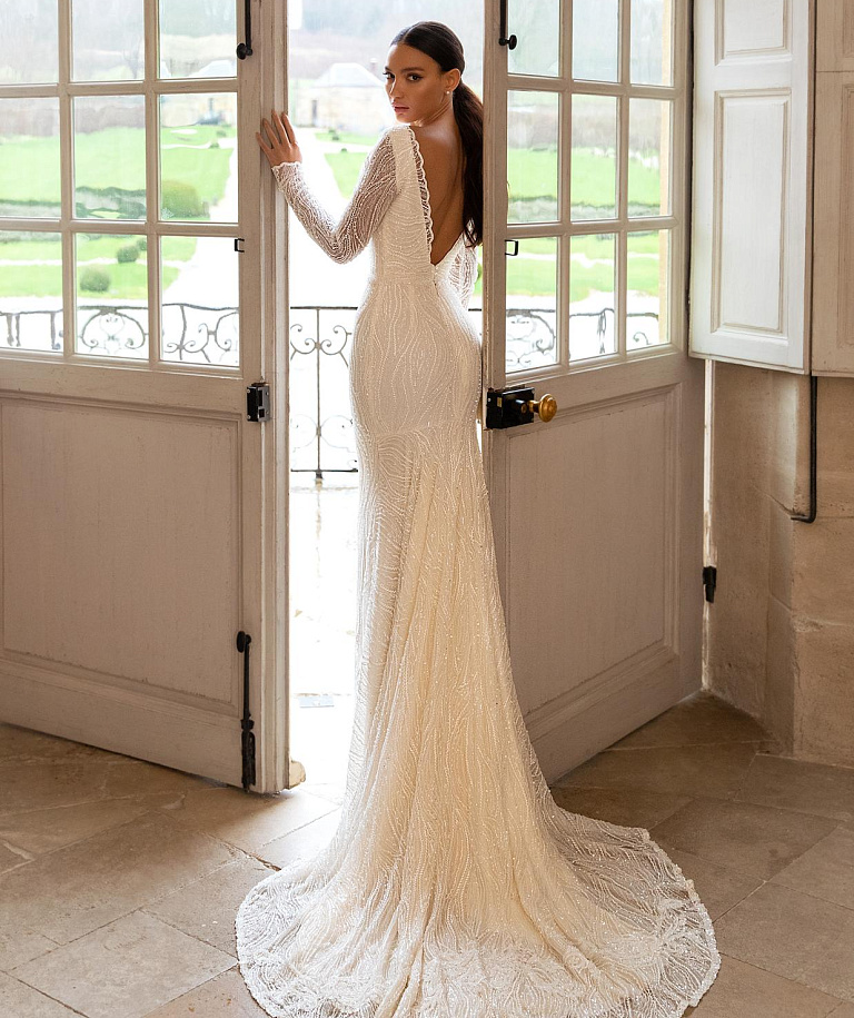 Облегающее свадебное платье с рукавами