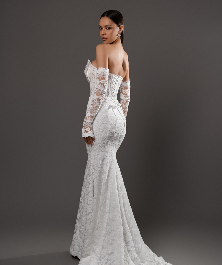 Кружевное свадебное платье русалка с  бусами