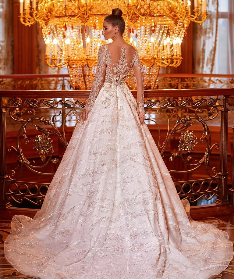 Пышное блестящее свадебное платье