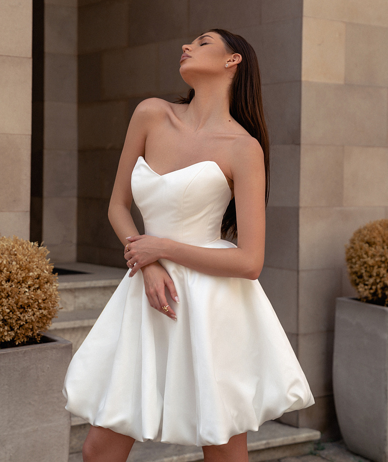 Лаконичное короткое свадебное платье