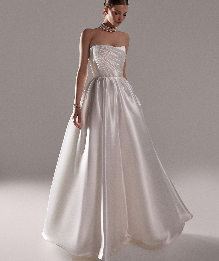 Свадебное платье из органзы с драпировкой на корсете