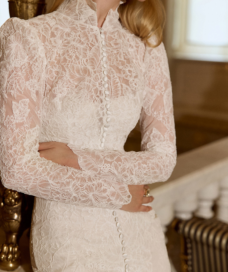 Закрытое кружевное свадебное платье русалка