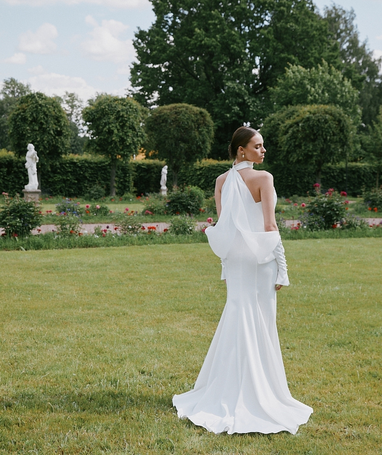 Атласное свадебное платье рыбка со съемными рукавами-крыльями