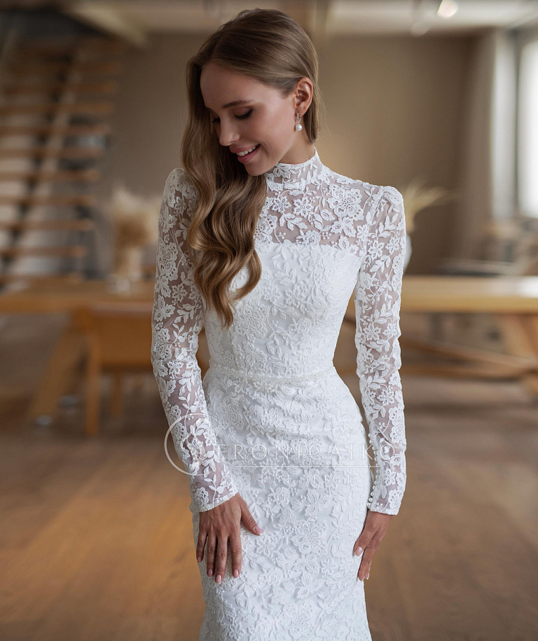 Закрытое кружевное свадебное платье с рукавчиками