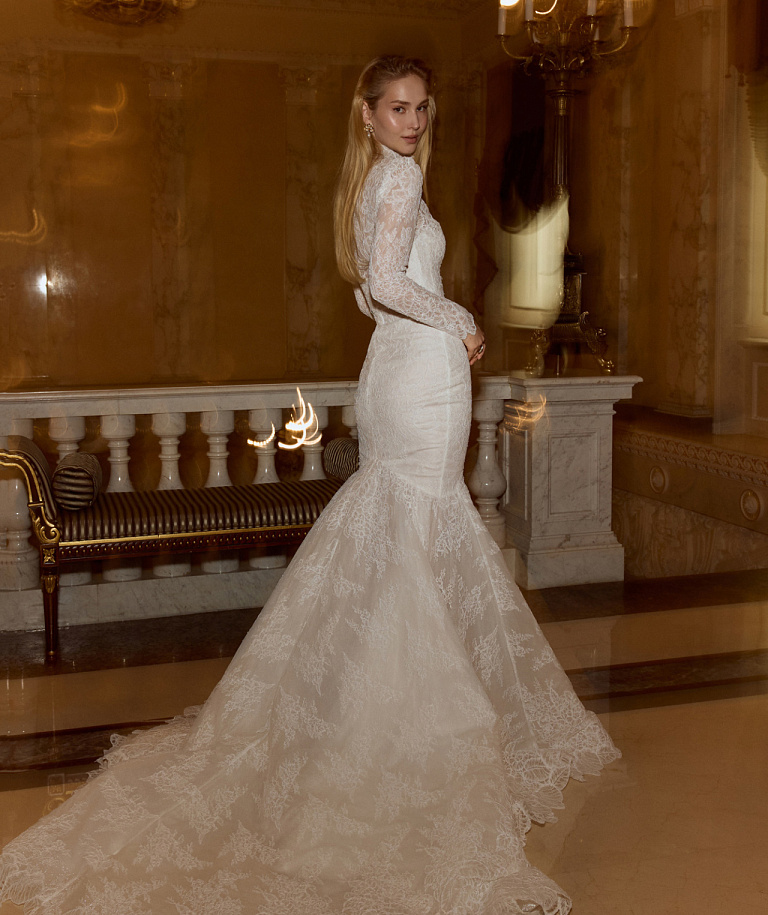 Закрытое кружевное свадебное платье русалка
