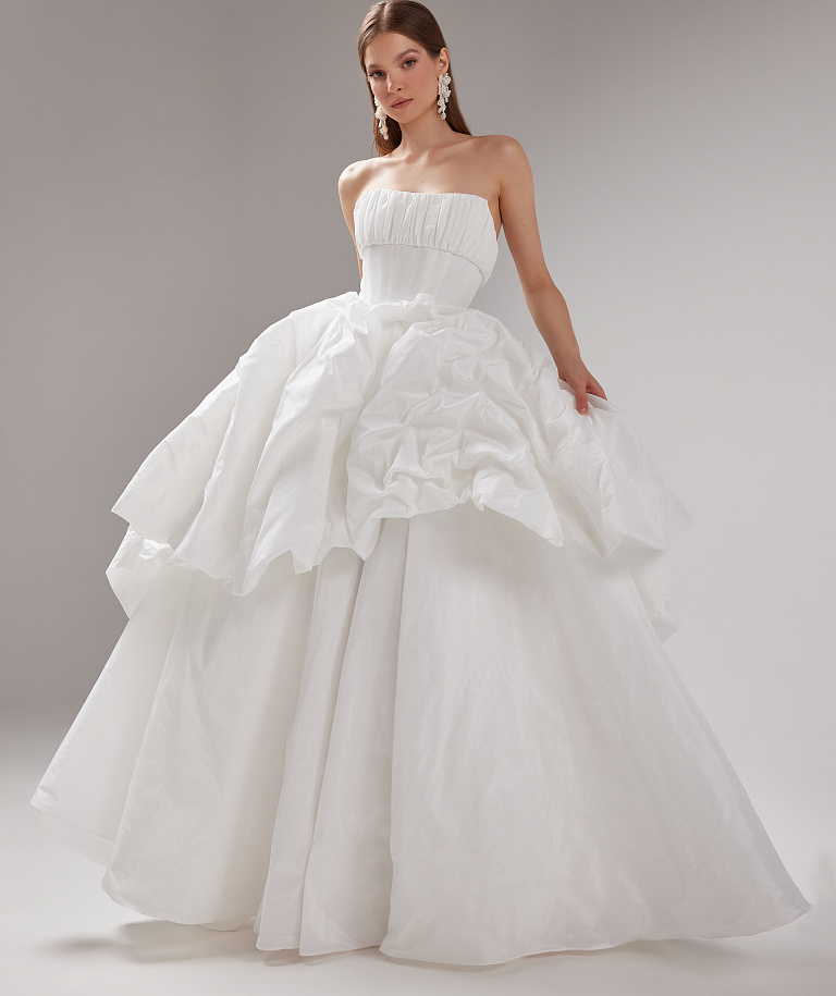 Пышное свадебное платье из тафты с корсетом-гафре