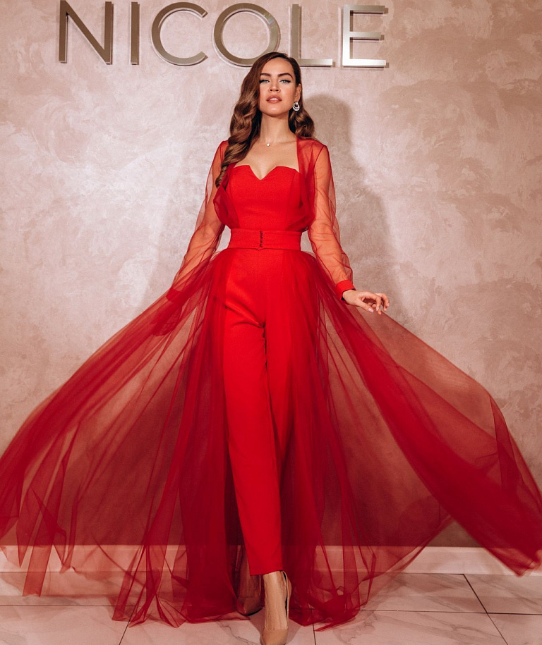 Красный женский комбинезон