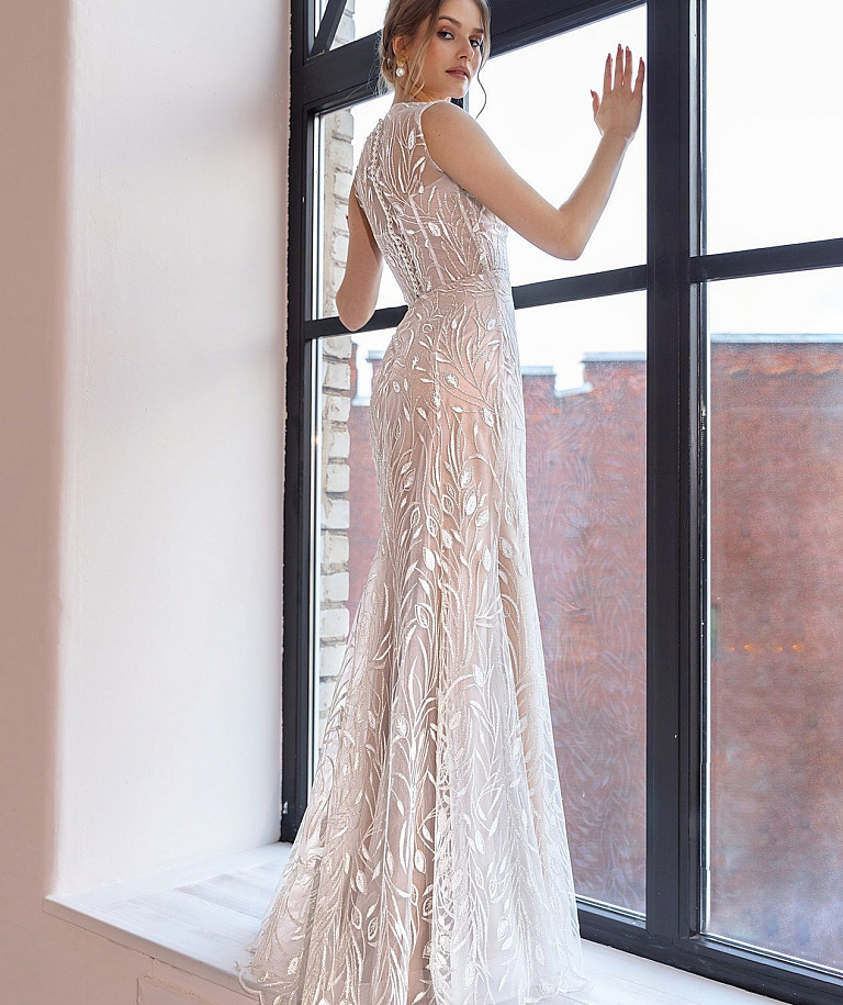 Кружевное свадебное платье со съемным шлейфом