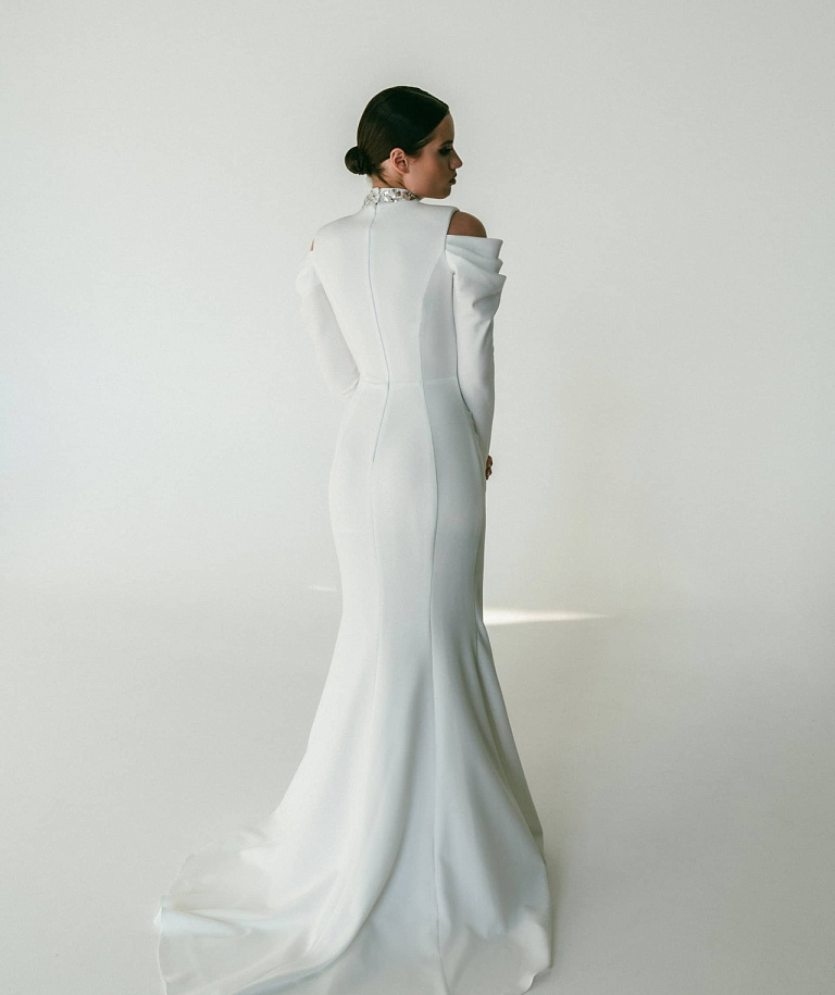 Минималистичное платье силуэта «Рыбка»