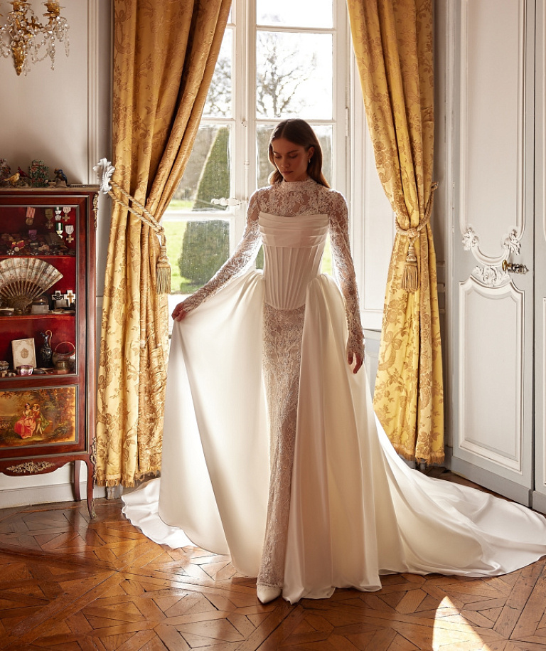 Комплект из кржевной русалки и съемного корсета с притачным шлейфом