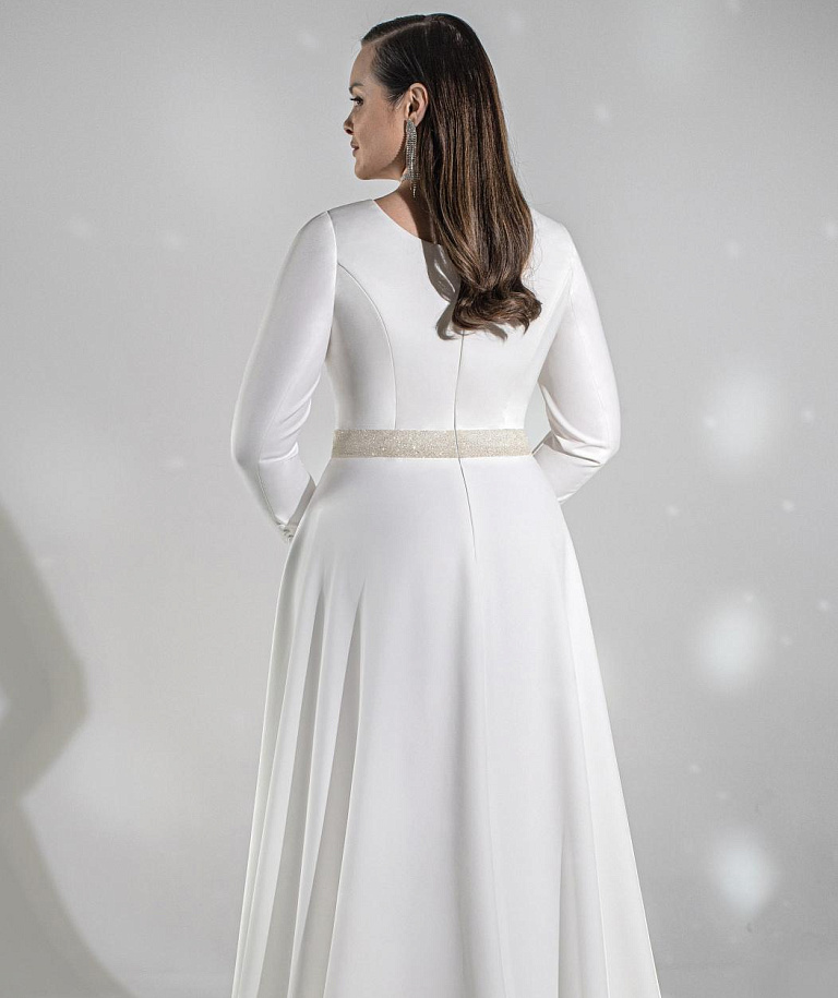 Лаконичное свадебное платье с рукавами плюс сайз