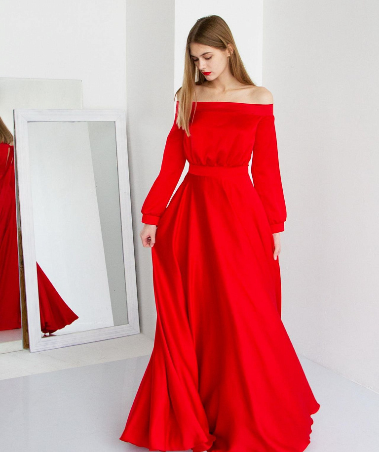 Шёлковое красное платье с рукавами