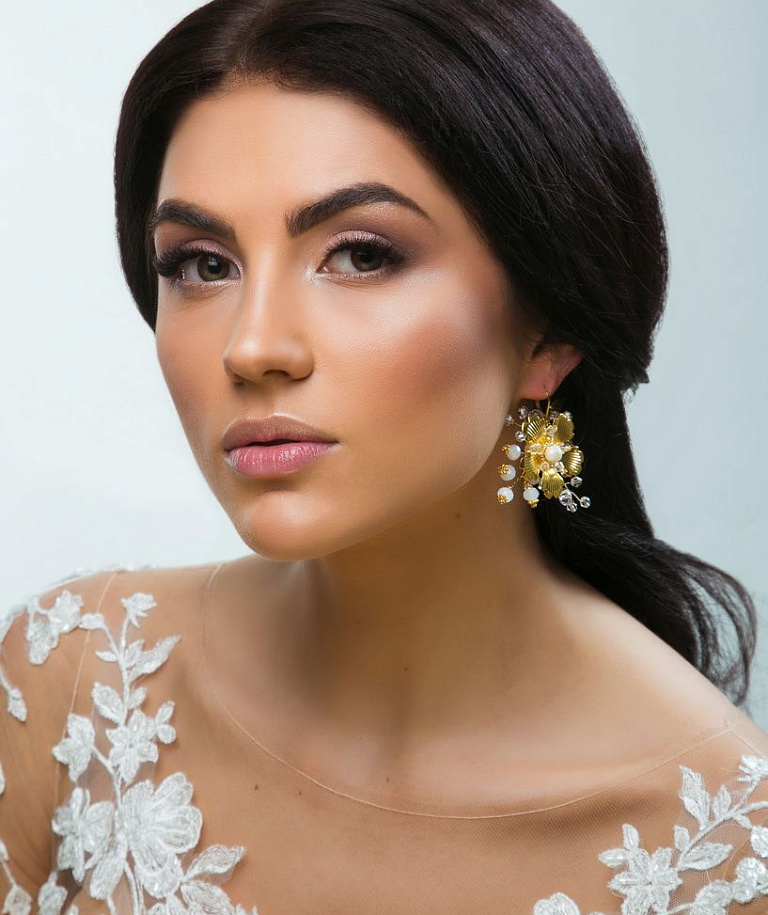 Серьги с золотым цветком