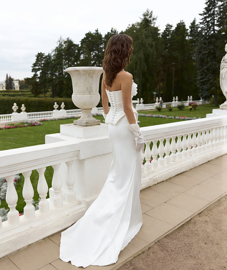 Свадебный комплект с декором на корсете