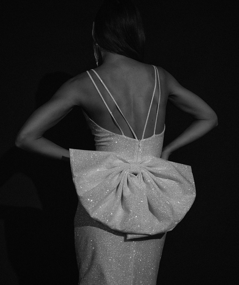 Короткое свадебное платье с бантом