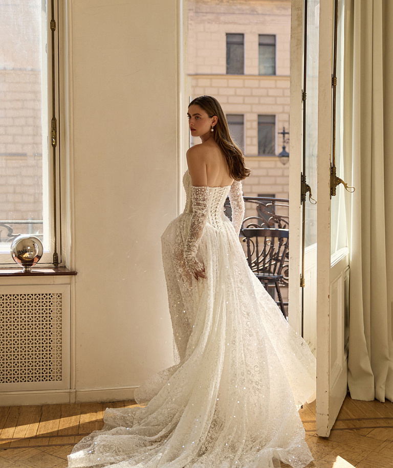 Свадебное платье с пышной юбкой в стиле Рококо