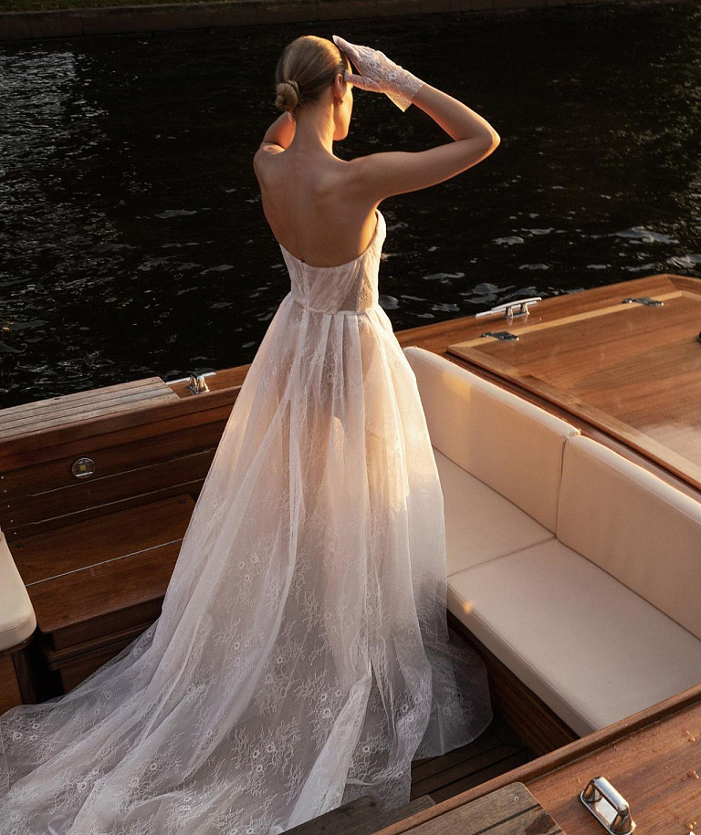 Свадебное платье в кружеве шантильи