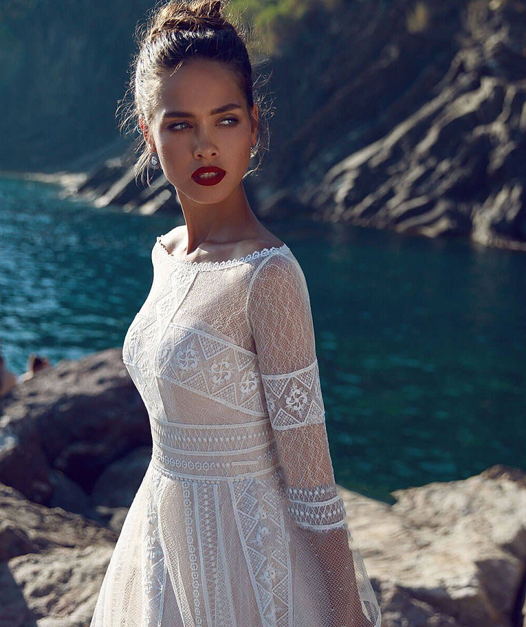 Свадебное платье в рустикальном стиле с рукавами