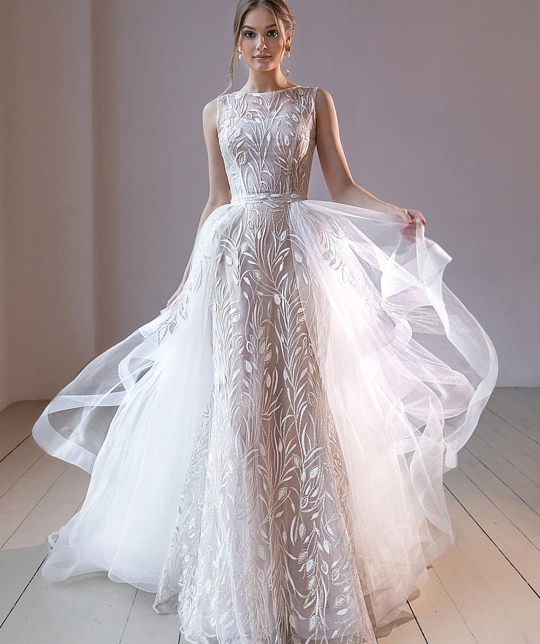 Кружевное свадебное платье со съемным шлейфом