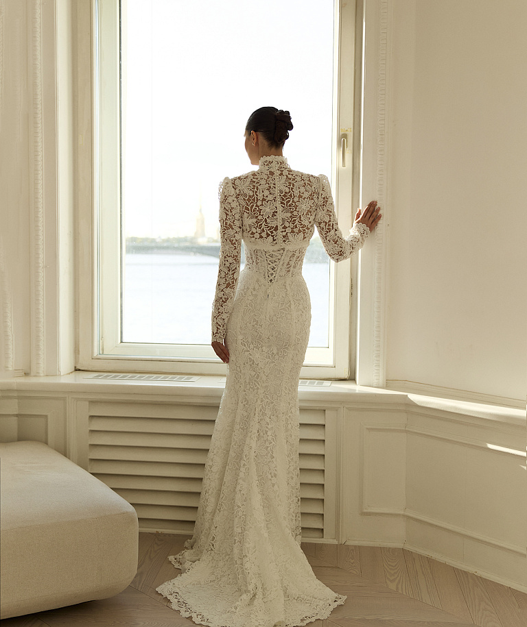 Кружевное свадебное платье со съемным болеро