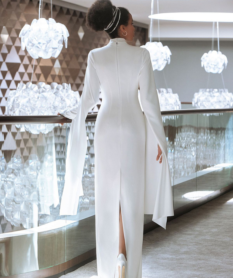 закрытое свадебное платье в стиле минимализм