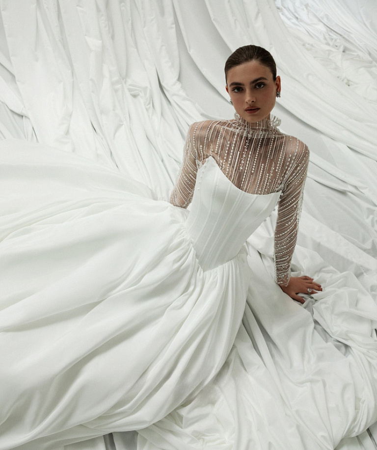 Атласное свадебное платье принцесса с болеро