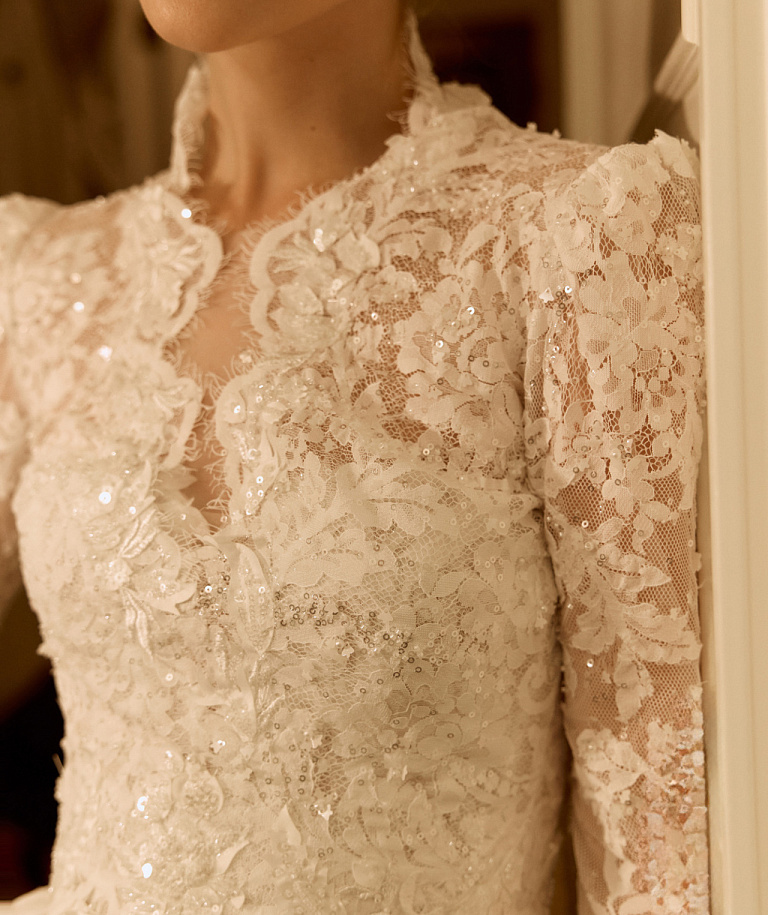 Пышное кружевное свадебное платье со съемным болеро