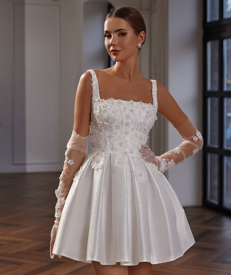 Атласное свадебное платье мини с цветочным кружевом