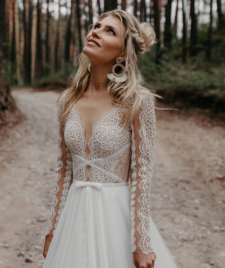 Легкое кружевное свадебное платье