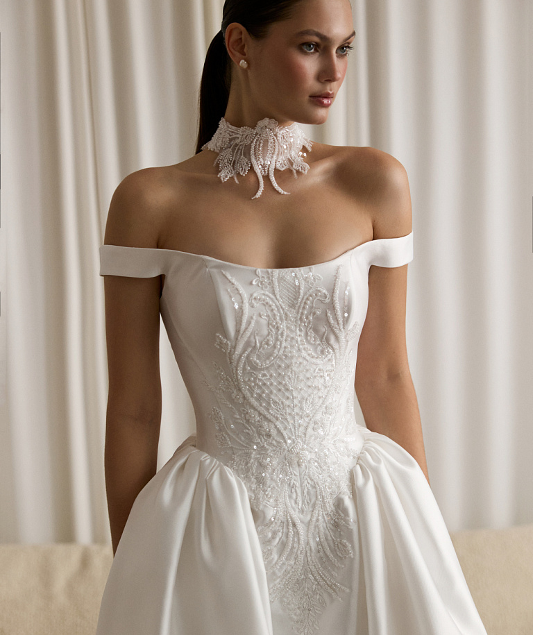 Королевское свадебное платье из атласа