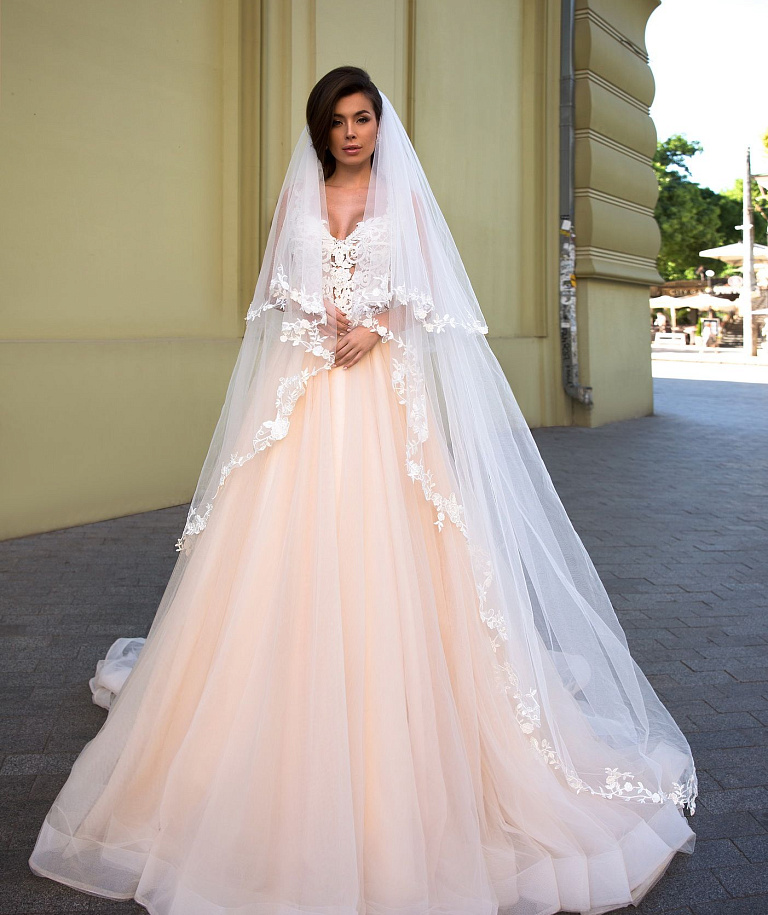 Кружевная фата с цветами