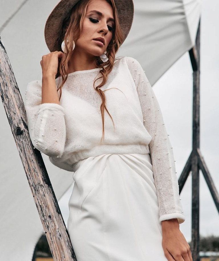 Шерстяной свитер с жемчугом