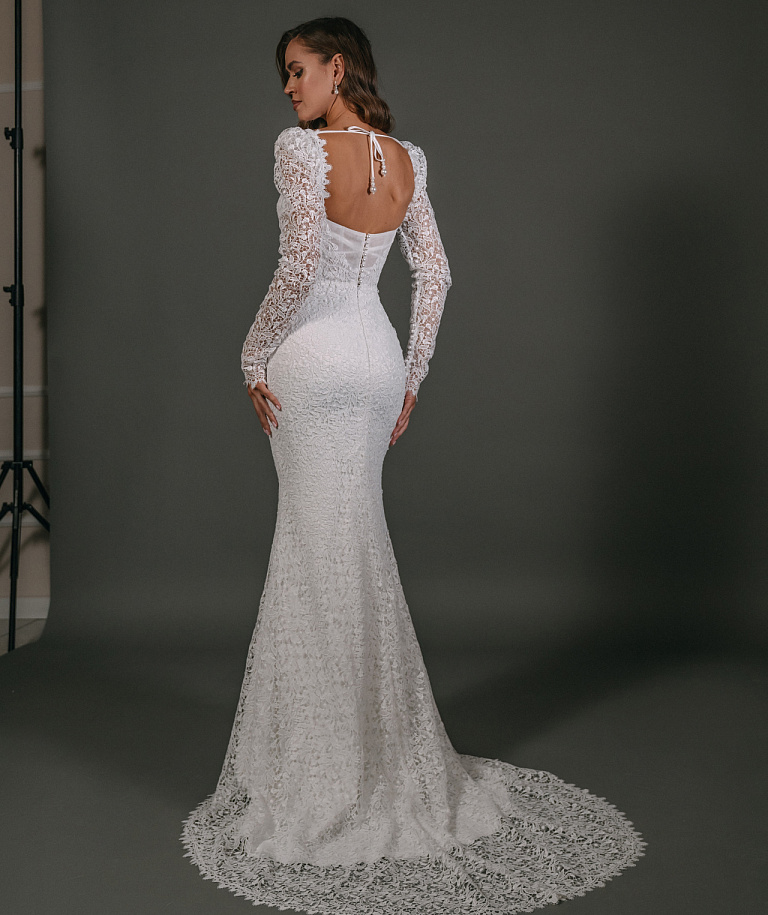 Белое кружевное свадебное платье рыбка с рукавами и декольте