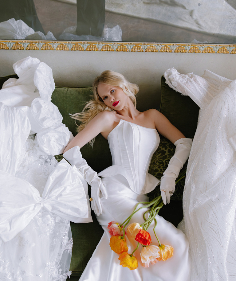 Стильный свадебный комплект с корсетом и юбкой из микадо