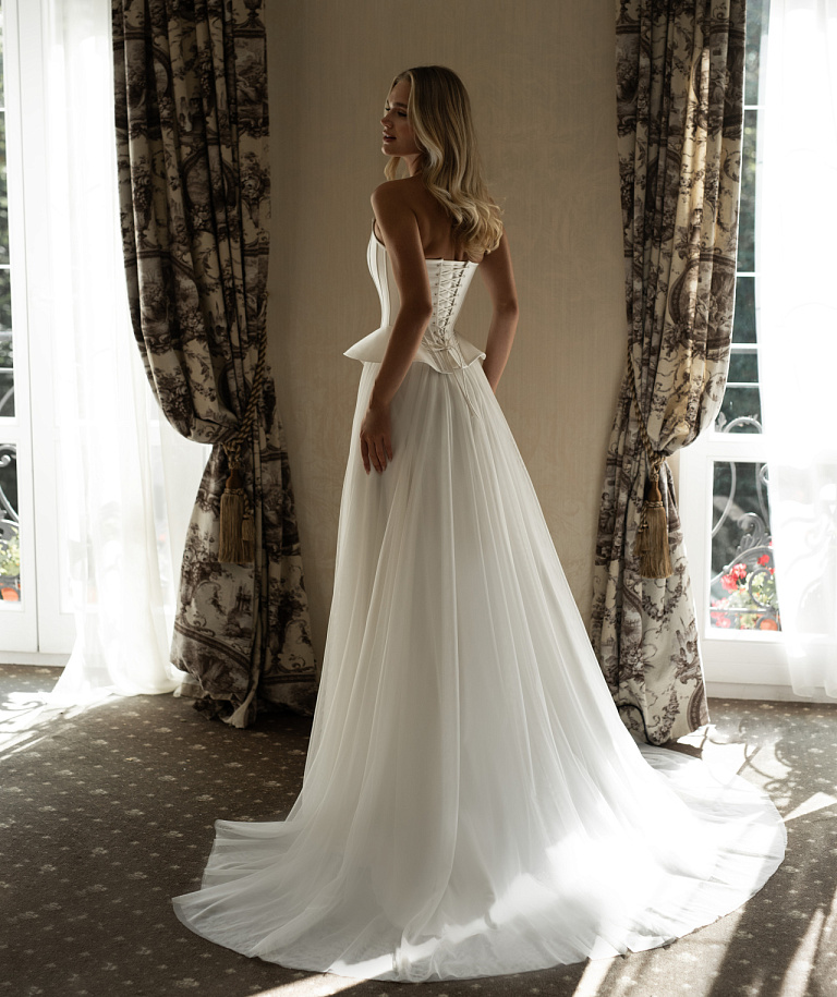 Стильный свадебный комплект с корсетом и шифоновой юбкой