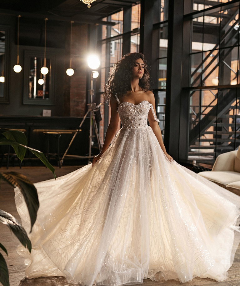 Свадебное платье с крупным жемчугом на корсете