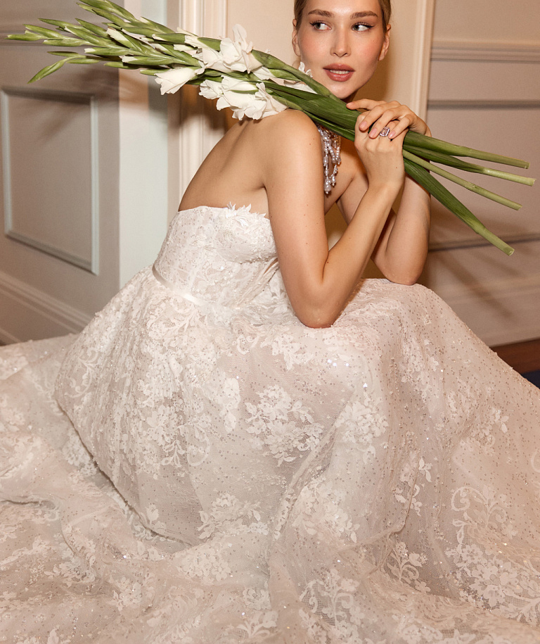 Пышное кружевное свадебное платье
